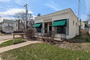 404 N West Ave, Freeport, IL 61032 - Photo 1