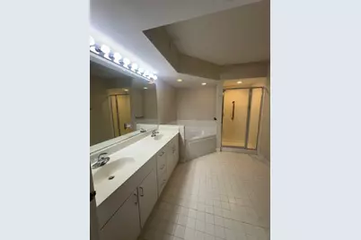 7450 N Lincoln Avenue #204, Skokie, IL 60076 - Photo 5