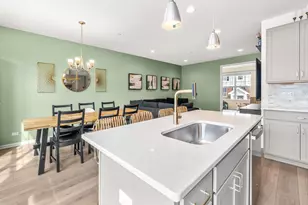 218 Timberleaf Cir, Roselle, IL 60172 - Photo 11