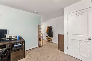 218 Timberleaf Cir, Roselle, IL 60172 - Photo 25