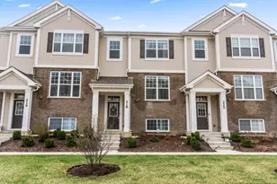 218 Timberleaf Cir, Roselle, IL 60172 - Photo 1