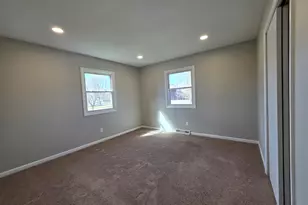 407 Warner St, Hampshire, IL 60140 - Photo 3