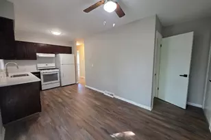 407 Warner St, Hampshire, IL 60140 - Photo 5