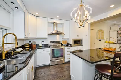 4828 W Berwyn Avenue, Chicago, IL 60630 - Photo 11