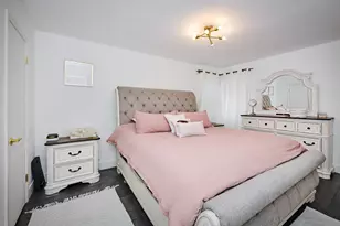 4828 W Berwyn Ave, Chicago, IL 60630 - Photo 9