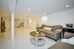 4828 W Berwyn Ave, Chicago, IL 60630 - Photo 11