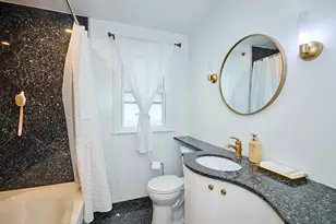 4828 W Berwyn Ave, Chicago, IL 60630 - Photo 9