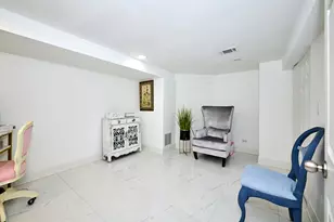 4828 W Berwyn Ave, Chicago, IL 60630 - Photo 29