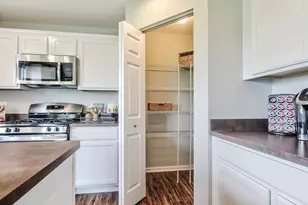 325 Monica Ln, Oswego, IL 60543 - Photo 17