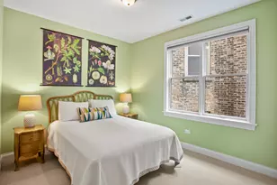 2752 W Argyle St, Chicago, IL 60625 - Photo 17