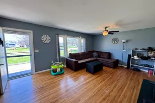 515 S Park St, Sheffield, IL 61361 - Photo 3