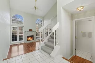 718 Sturnbridge Ln, Schaumburg, IL 60173 - Photo 3