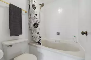 718 Sturnbridge Ln, Schaumburg, IL 60173 - Photo 17