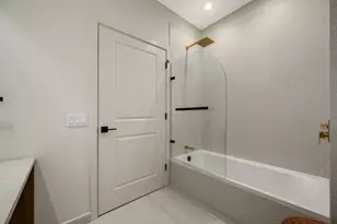 1257 N Ashland Ave, Chicago, IL 60622 - Photo 13