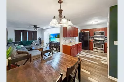 817 W Empire Street, Freeport, IL 61032 - Photo 3