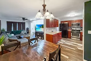 817 W Empire St, Freeport, IL 61032 - Photo 3