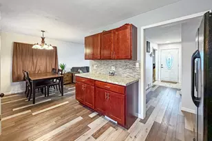 817 W Empire St, Freeport, IL 61032 - Photo 5