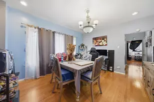 1025 N Trumbull Ave, Chicago, IL 60651 - Photo 5