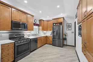 1106 Maple Ct, Lockport, IL 60441 - Photo 9