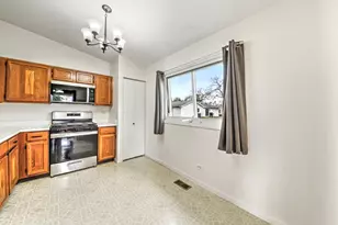 1416 Westbury Dr, Hoffman Estates, IL 60192 - Photo 7