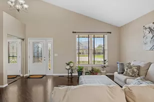 654 Easton Ln, Elk Grove Village, IL 60007 - Photo 11
