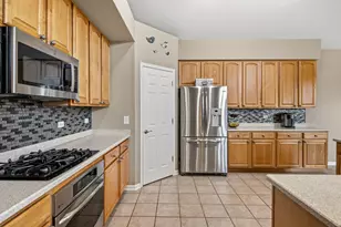 654 Easton Ln, Elk Grove Village, IL 60007 - Photo 17