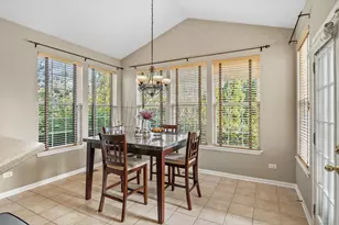 654 Easton Ln, Elk Grove Village, IL 60007 - Photo 15