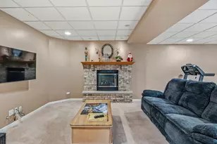 654 Easton Ln, Elk Grove Village, IL 60007 - Photo 19