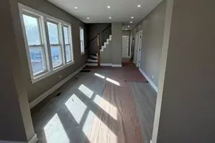 10426 S Calhoun Ave, Chicago, IL 60617 - Photo 3