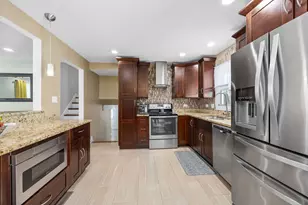 8518 Forest Dr, Hickory Hills, IL 60457 - Photo 7