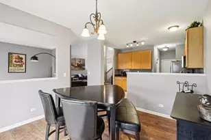 412 Jamestown Ct, Aurora, IL 60502 - Photo 9