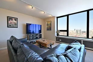 3930 N Pine Grove Ave, Chicago, IL 60613 - Photo 7