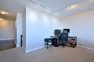 3930 N Pine Grove Ave, Chicago, IL 60613 - Photo 9