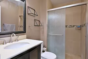 3930 N Pine Grove Ave, Chicago, IL 60613 - Photo 39