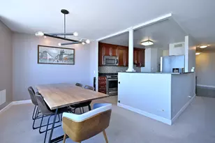 3930 N Pine Grove Ave, Chicago, IL 60613 - Photo 11