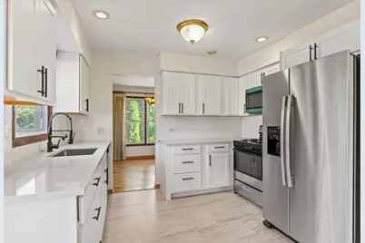 62 E Fox Hill Drive, Buffalo Grove, IL 60089 - Photo 9