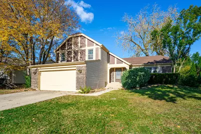 62 E Fox Hill Drive, Buffalo Grove, IL 60089 - Photo 1