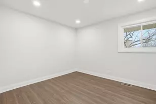 1430 E Emmerson Ln, Mount Prospect, IL 60056 - Photo 11