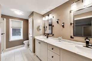 131 W Adelaide St, Elmhurst, IL 60126 - Photo 19