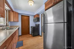 571 Welter Dr, Wood Dale, IL 60191 - Photo 3
