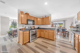 580 S Annandale Dr, Lake in the Hills, IL 60156 - Photo 9