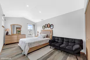 580 S Annandale Dr, Lake in the Hills, IL 60156 - Photo 17