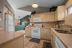 1346 Spencer Ln, Batavia, IL 60510 - Photo 7