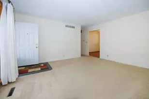 2805 Coventry Ct, Bloomington, IL 61704 - Photo 5