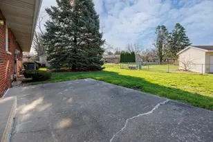 2805 Coventry Ct, Bloomington, IL 61704 - Photo 49