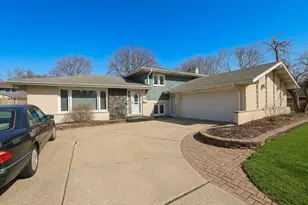 18W194 Claremont Dr, Darien, IL 60561 - Photo 3