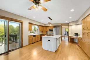 5N191 Fox Bluff Dr, Saint Charles, IL 60175 - Photo 11
