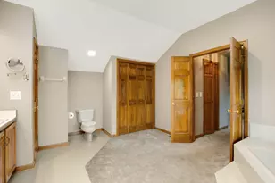 5N191 Fox Bluff Dr, Saint Charles, IL 60175 - Photo 17