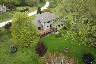 5N191 Fox Bluff Dr, Saint Charles, IL 60175 - Photo 33
