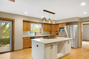 5N191 Fox Bluff Dr, Saint Charles, IL 60175 - Photo 9